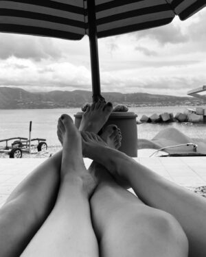 Carlotta Antonelli Instagram - Nonno : “Senti che pace zingaresca”

che vuol dire ? 

Nonno:”che siamo tutti misti”