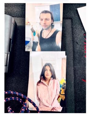 Carlotta Antonelli Instagram - E con delle foto fatte malissimo e che non fanno per niente paura voglio dirvi che tra poche ore  Suburræterna sarà su @netflixit ❤️‍🔥 
Qui si possono ammirare tutti i suoi protagonisti nella loro stupidera. Come forse non li avrete mai visti e non li vedrete mai. Guardateci,noi vi aspettiamo. Più cattivi di così ovviamente. Love you