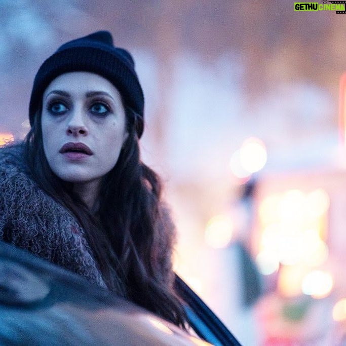 Carly Chaikin Instagram - What was your favorite part of episode 5? #mrrobot