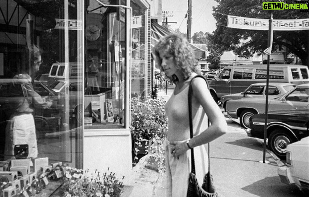 Carly Simon Instagram - wow! @carlysimonhq at Tisbury Street Fair in 1980s 🏄‍♂️ Welcome to @marthasvineyard 🌸 tag #marthasvineyard for chance to get your photo featured : #carlysimon #edgartown #oakbluffs #massachusetts #capecod #newengland #travel #travelphotography : Carly Simon Martha’s Vineyard is an island off the coast of Massachusetts known around the world as a beautiful destination that’s attracts celebrities like Sylvester Stallone to Oprah Winfrey and world leaders including President Obama and President Clinton plus millions of families and travelers seeking a summer getaway! The island’s natural beauty, relaxed atmosphere, and secluded location make it a perfect getaway spot for those seeking a break from the hustle and bustle of Hollywood life. On land, you might spot white-tailed deer, Eastern cottontail rabbits, gray squirrels, chipmunks, and a variety of birds, such as ospreys, and wild turkeys. There is also a good chance to see various types of snakes, including garter snakes and the rare and beautiful Eastern hognose snake. When it comes to aquatic life, the island’s waters provide a habitat for both resident and migratory species. Harbor seals, gray seals, and Atlantic bottlenose dolphins can be seen offshore, while the inshore waters provide a habitat for striped bass, bluefish, flounder, and many other types of fish. You also might spot starfish, crabs, and different kinds of shellfish like clams and oysters along the beaches. Martha’s Vineyard is a great place to encounter a variety of wildlife, and there are many opportunities to appreciate and learn about the natural world on the island.