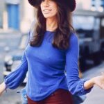 Carly Simon Instagram - ✨50 years of NO SECRETS!✨ LISTEN NOW… link in my bio💛 @rhino_records Celebrating 50 years of Rock & Roll Hall of Fame legend Carly Simon’s breakout third album NO SECRETS, released November 28, 1972. Featuring the timeless classic YOU’RE SO VAIN, the album spent five weeks at #1 on the Billboard 200. YOU’RE SO VAIN hit #1 on the Hot 100 for three weeks in January 1973.