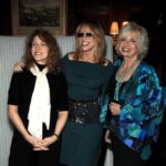 Carly Simon Instagram - Sisters✨🤍💫🪽💛☁️