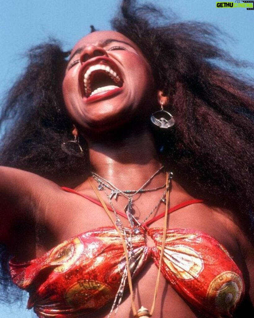 Carly Simon Instagram - Sending congratulations to Chaka Khan on joining The Rock and Roll Hall of Fame!!!