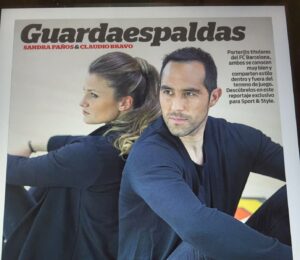 Carme Barceló Instagram - De lo mejor que he conocido gracias a esta profesión. Dentro y fuera del campo. REFERENTE con mayúsculas.
Gracias por mucho, @sanpanos Te mereces todo lo bueno que te pase.
1. La esperaba un Mundial
2. En la 080 con otra referente, @gemmamengual 
3. Amigas del alma
4. Entrevistas con distancia, al aire libre y bendecidas por el #JohanCruyff
5. Una de las portadas/reportajes más brutales que he parido
6. Sumando mucho con ellas (y los pelos de punta, como se puede observar)
………………………………………………………..
Otra leyenda que se va del @FCBfemeni y con la que he hecho reportajes preciosos. Junto a @claudiobravo1 protagonizó una de las portadas más memorables de Sport & Style @diariosport . Con su amiga @carlasuareznava y en plena pandemia, otra que fue emotiva y poderosa. “Que mi fuerza te acompañe”, le dijo Carla antes de aquella final de Champions. Y la ganó.
#referente #mujer #dona #woman #futbolista #barça #barçafemení #futfem
📷 @sportvalen @crisgabarro