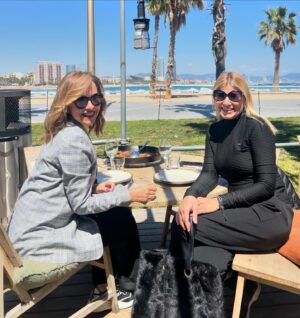 Carme Barceló Instagram - Quina setmaneta…
1. Ayer la rematé en el plató de @elchiringuitotv 
2.  La famosa alineación
3.  La libreta, el pilot y la mejor localización posible para un reportaje muy top @diariosport @sportvalen @wbarcelona 
4. La prèvia, amb la @elisabethvilardell i un arrós de calamarsets que cantàven els àngels
5. Ben d’hora, ben d’hora debatint sobre @xavi al Cafè d’idées amb la @gemma_nierga 
6. I vam seguir a @maticatradio