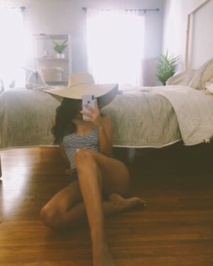 Carmela Zumbado Instagram - vamos a la playa ~