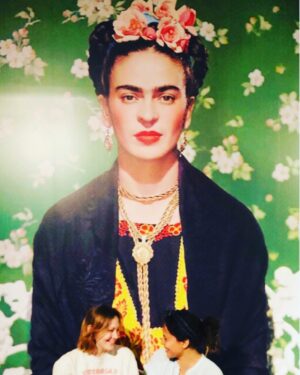 Carmen Ejogo Instagram - Girlfriend Experience partner in crime @lounkrause 
You’re like a ribbon around a bomb x

#fridakahlo #brooklynmuseum 
#attackofthe50ftwoman 
#womenshistorymonth 
@gfe_starz