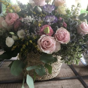 Carmen Porter Instagram - Estoy in love con esta cesta de flores!!!!🌸🌸