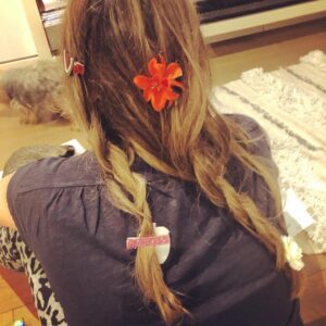 Carmen Porter Instagram - Mirad que peinado me ha hecho Alma!!!😻😻