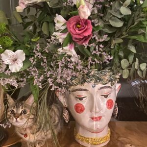 Carmen Porter Instagram - Creo que me he camuflado bien!!! #cosasdegatos #theexvotossevilla