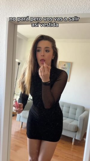 Carmen Sánchez Instagram - Vas a salir así??? @carmensanchez_l 🤦🏻‍♂️
Con quien tienes que haces este video?
👇🏻👇🏻👇🏻👇🏻
.
.
.
#vestido #trend #comedia