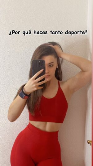 Carmen Sánchez Instagram - El deporte silencia nuestros pensamientos intrusivos tratando de sabotearnos, calma la ansiedad, mejora el estado de ánimo… y muuuchas cosas más. El deporte es salud chic@s🏋️‍♀️🧠🧘‍♀️❤️‍🩹