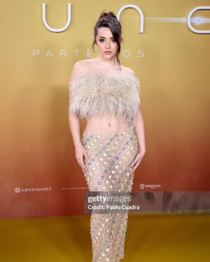 Carmen Sánchez Instagram - PREMIERE DUNE2 ✨
.
.
.
Glam by @belencasado_ x @narsissist 
Total look @rubenhernandezcostura_ @fashandcom @magritshoes @yolanda_faria 
👛💍 @kurtgeiger @viacomunicacion 
.
@warnerbrosspain @wbpictures @dunemovie @dypcomunicacion