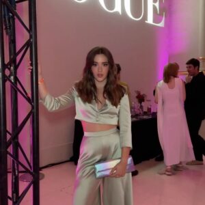 Carmen Sánchez Instagram - Anoche en @voguespain ✨ 
.
.
. 
💇‍♀️💄: @belencasado_ 
👗: @hortensiamaeso @fabracomunicacion 
👛👠: @magritshoes @fashandcom 
💍: @joys.accessories