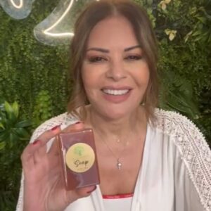 Carmen Lebbos Instagram - مجربين قبل هلق صابونة نبيد؟!؟
@grace_of_earth_lb
#كارمن_لبس #carmenlebbos #graceofearthlb