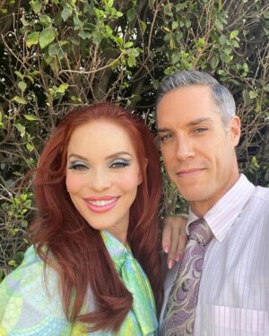 Carmit Bachar Instagram - Have you seen #palmroyale on @appletv
It’ll be your new fave show! 
This was a fun, quick one day shoot/cameo moment with some long time friends and such a fab day back in Oct 2022! #palmroyale 
Thanks @brooke_lipton for hitting me up😘 & I got to see @ricky_martin on set in this glorious role he killed! 🥹🥰