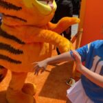 Carmit Bachar Instagram - This Pussycat had a blast with my kitten @kealarose_ 🧡@garfieldmovie @sonypictures @prattprattpratt #garfieldmovie #orangecarpet Ty @michelangelo 😘 @gettyimages