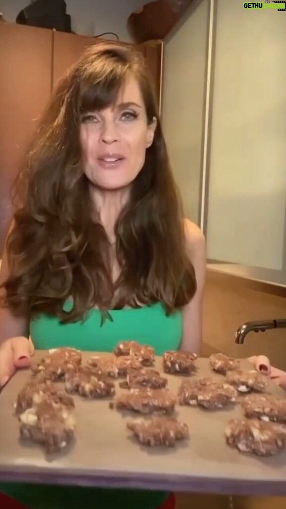 Carol Alt Instagram - It’s Friday it’s time for another recipe!! Mac Mac -1/2 cup almond flour, -1 cup coconut, -1 cup chopped macadamia nuts -1 tablespoon vanilla -1 cup raw agave or raw honey -1 tablespoon unrefined coconut oil -Mix it with your hands until it’s well mixed. -Roll it into balls. -Put it on your dehydrating tray and dehydrate for 12 hours. Chocolate Mac Mac -Zint raw chocolate powder (chocolate to taste) -blend the chocolate into the better with your hands, -roll into balls -stick them in your dehydrator for 12 hours.
