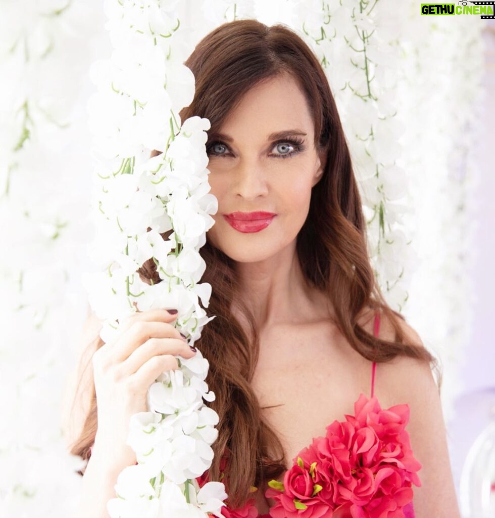 Carol Alt Instagram - Surround yourself with flowers 🌺 #dress by @marcbouwer #hair @eddiewunderlich #photo @ezequieldelarosa