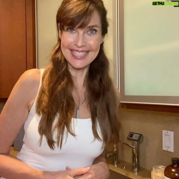 Carol Alt Instagram - #FoodieFriday delights! Today, I am excited to share my recipe that’s my sister’s all-time favorite with you all. Get ready to indulge in a mouthwatering culinary experience! 🍽️💫 #RecipeLove #fbf #tgif #eatraw