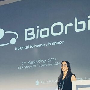 Carol Vorderman Instagram - PROUD MOTHER MOMENT ❤️

My daughter, @cambridgeuniversity nanotech research scientist, @katie.science 
Dr Katie King Ph.D founded a space company BioOrbit last yr, part sponsored by European Space Agency @esa.

She has just won INNOVATOR OF THE YEAR AWARD at @everywomanUK 

By taking certain cancer drugs to space, the perfect crystallisation of proteins in microgravity will allow patients to inject under the skin at home instead of going into hospital for chemotherapy.

First process trial... in space...coming soon. 

I’ll be going to that rocket launch for sure!!!

❤️❤️