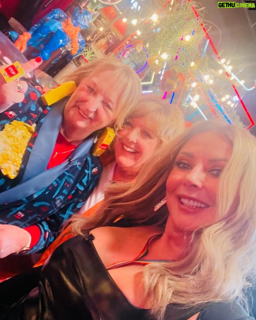 Carol Vorderman Instagram - LATE NIGHT LYCETT I had the best time last night with amazing @joelycett (BAFTA winner), @jackdaverooke (Big Boys BAFTA winner), @sophiewillan (BAFTA winner ). Me and @johnnyvegasreal brought our Tadpole swimming certificates but they didn’t quite compare!! LOLS. Hair & Makeup: @marcosgmakeup Dress is a cheapie from the interweb Rainbow lanyard - get one NOW