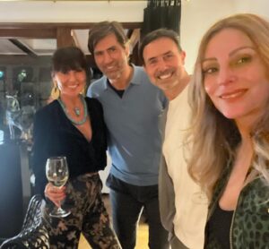 Carola Julio Instagram - Cuarenta y tantos! 
Me cuesta celebrar…
El frío, tanto feriado entremedio, la organización y las pocas ganas de seguir cumpliendo años (😂😂😂) hacen que tire la toalla! Este año la presión familiar (Ferencz) me obligó a olvidarme de todo lo anterior y prácticamente horas antes se armó y resultó un placer celebrar con los que pudieron venir! ❤️
Gracias a todos, en especial a mi 🤴, que hizo prácticamente todo! 😅
Faltó mi cachorro, pero créanme que lo pasa mejor que yo 😉❤️!