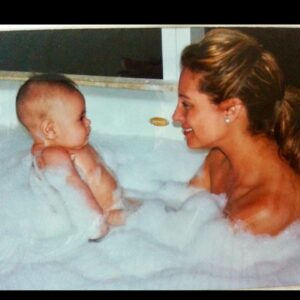 Carola Julio Instagram - Encontré nuevamente estas fotografías de cuando Rodrigo tenía entre 5 y 7 meses! Qué maravilla la vida, la felicidad, y todo lo tiene que ver con el amor! ❤️
Lo que hacemos día a día, es el camino que siembras para tus hijos! Intenta que ese camino parta muy temprano, sea constante, y dedícale tiempo, porque tendrás mejores resultados!
