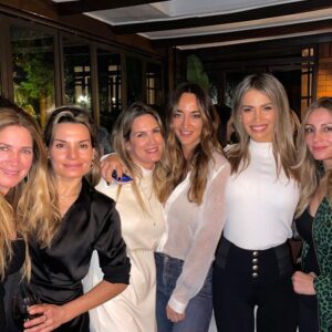 Carola Julio Instagram - Cuarenta y tantos! 
Me cuesta celebrar…
El frío, tanto feriado entremedio, la organización y las pocas ganas de seguir cumpliendo años (😂😂😂) hacen que tire la toalla! Este año la presión familiar (Ferencz) me obligó a olvidarme de todo lo anterior y prácticamente horas antes se armó y resultó un placer celebrar con los que pudieron venir! ❤️
Gracias a todos, en especial a mi 🤴, que hizo prácticamente todo! 😅
Faltó mi cachorro, pero créanme que lo pasa mejor que yo 😉❤️!
