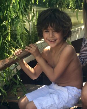 Carola Julio Instagram - Fotos del recuerdo que me encanta mirar una y otra vez! Que esos momentos únicos, no queden en el olvido! Retrata los tuyos y guárdalos para siempre! 
Buen martes para todos! 
#momentos #familia #hijo #vida