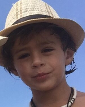 Carola Julio Instagram - Fotos del recuerdo que me encanta mirar una y otra vez! Que esos momentos únicos, no queden en el olvido! Retrata los tuyos y guárdalos para siempre! 
Buen martes para todos! 
#momentos #familia #hijo #vida