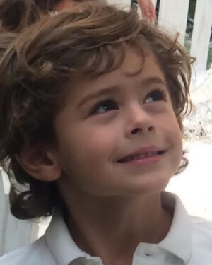 Carola Julio Instagram - Fotos del recuerdo que me encanta mirar una y otra vez! Que esos momentos únicos, no queden en el olvido! Retrata los tuyos y guárdalos para siempre! 
Buen martes para todos! 
#momentos #familia #hijo #vida