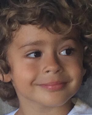 Carola Julio Instagram - Fotos del recuerdo que me encanta mirar una y otra vez! Que esos momentos únicos, no queden en el olvido! Retrata los tuyos y guárdalos para siempre! 
Buen martes para todos! 
#momentos #familia #hijo #vida