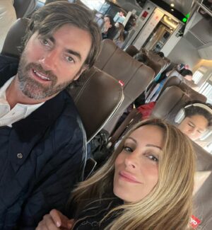 Carola Julio Instagram - Feliz de lo que hemos construido en estos más de 5 años juntos! 3x3!
Agradecer a la vida por tanto. Buen jueves para todos! ❤️