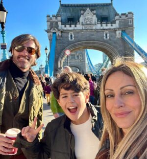 Carola Julio Instagram - Feliz de lo que hemos construido en estos más de 5 años juntos! 3x3!
Agradecer a la vida por tanto. Buen jueves para todos! ❤️