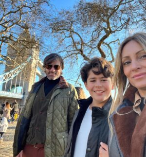 Carola Julio Instagram - Feliz de lo que hemos construido en estos más de 5 años juntos! 3x3!
Agradecer a la vida por tanto. Buen jueves para todos! ❤️