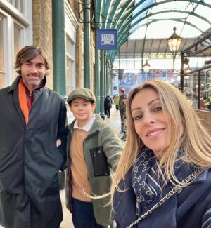 Carola Julio Instagram - Feliz de lo que hemos construido en estos más de 5 años juntos! 3x3!
Agradecer a la vida por tanto. Buen jueves para todos! ❤️