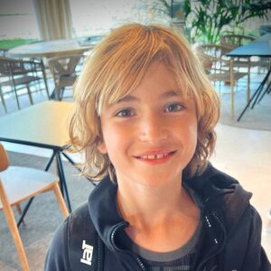 Carolina Cerezuela Instagram - Sonríes y se me va el frío. ❤️ 

#carlosmoyajr tu #sonrisa mi #vida #volveracasa #familia #michico #2022 #miercoles