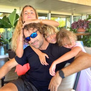 Carolina Cerezuela Instagram - Mañana llegó el día. Feliz vuelta al cole! 

#septiembre #findelverano #cole #carlosmoya #carlamoya #danielamoya #carlosmoyajr #familia #miequipo #niños os #echaredemenos #pereza
