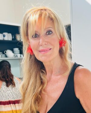 Carolina Cerezuela Instagram - Ella , mi hilo conductor, mi toma a tierra, hoy sopla velas ❤️

#cumpleaños #verano #julio #madre e #hija