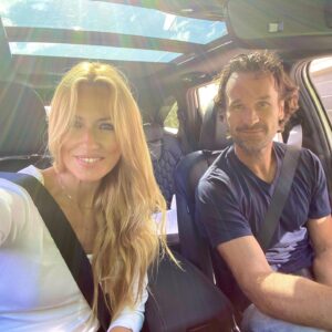 Carolina Cerezuela Instagram - Hay domingos que saben a escapada , que somos fugitivos con el plan perfecto. Tu y yo.
.
.
#domingo #escapada #tuyyo #mayo #carlosmoya @kiaspain #pareja #2021 #fugitivos
