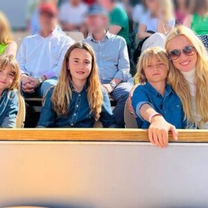 Carolina Cerezuela Instagram - Ellos, mi mejor viaje ❤️ 

#diadetenis #paris @rolandgarros #mayo #familia #danielamoya #carlamoya #carlosmoyajr & yo  #amigos #deporte #rafanadal