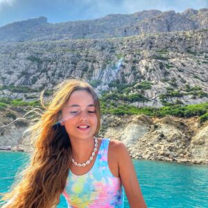 Carolina Cerezuela Instagram - Hoy hace 11 años de aquel 18/08/2010 en el que ella , hizo realidad mi sueño de ser mamá. 
ELLA . ♥️ Feliz cumpleaños 

#felizcumpleaños #ella #carlamoya #2010 #verano #agosto