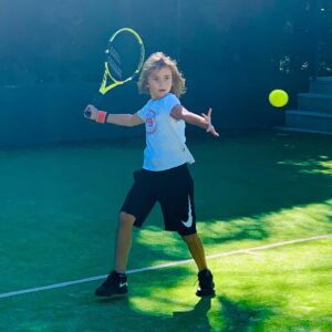 Carolina Cerezuela Instagram - Donde hay genética no manda madre ...
#carlosmoyajr .
#carlosmoya .
.
.
Que #bonito es verle #jugar #tenis #deporte y esta semana la camiseta de @rolandgarros #vamos #motivacion #hijos #airelibre #salud