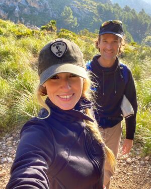 Carolina Cerezuela Instagram - Contigo la vida tiene mejores vistas ❤️.
.
.
.#excursión de #lunes #carlosmoya #michico #naturaleza #ejercicio #montaña #lifestyle #enero #2021 #airelibre #superacion  @profitness.es
