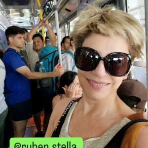 Carolina Papaleo Instagram - Yendo al @teatrobuenosaires a ensayar #YoAdivinoElParpadeo @ruben.stella de @gucamblor 
Estreno Jueves 15 de Febrero a las 21hs

#teatro 
#tango 
#comedia 
#iluminacion