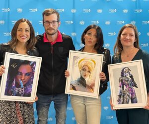 Carolina Ravassa Instagram - Always appreciative of gorgeous art! 
Thank you @arttuuzz1💜
Artists: @scarlett_ava110 & #ericaaatyler 
@zurichpopcon #sombra #widowmaker #mercy