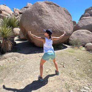 Carolina Ravassa Instagram - I have found my spirit plants /shapes in da desert🤓my happy place 
 #eggcave #porcupineplant #spicycactus 🌶️🌵
#joshuatree 
Desert photographer @dwlyerly 💚