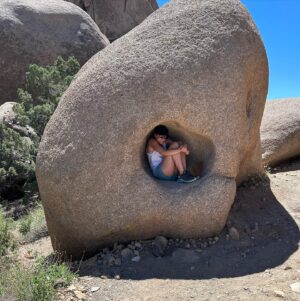 Carolina Ravassa Instagram - I have found my spirit plants /shapes in da desert🤓my happy place 
 #eggcave #porcupineplant #spicycactus 🌶️🌵
#joshuatree 
Desert photographer @dwlyerly 💚