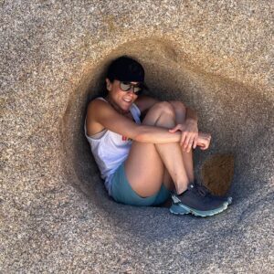 Carolina Ravassa Instagram - I have found my spirit plants /shapes in da desert🤓my happy place 
 #eggcave #porcupineplant #spicycactus 🌶️🌵
#joshuatree 
Desert photographer @dwlyerly 💚